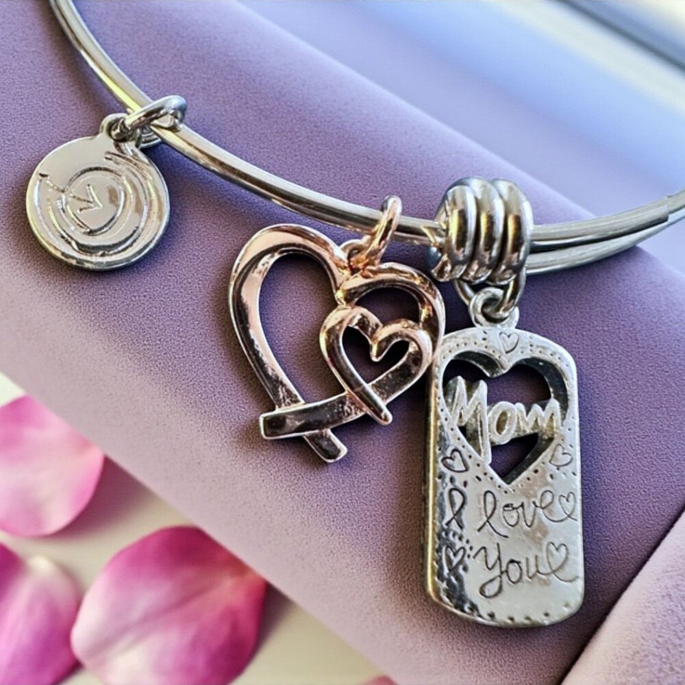 Love This Life โMomโ Silver adjustable two tone bracelet NWOT - Picture 3 of 8
